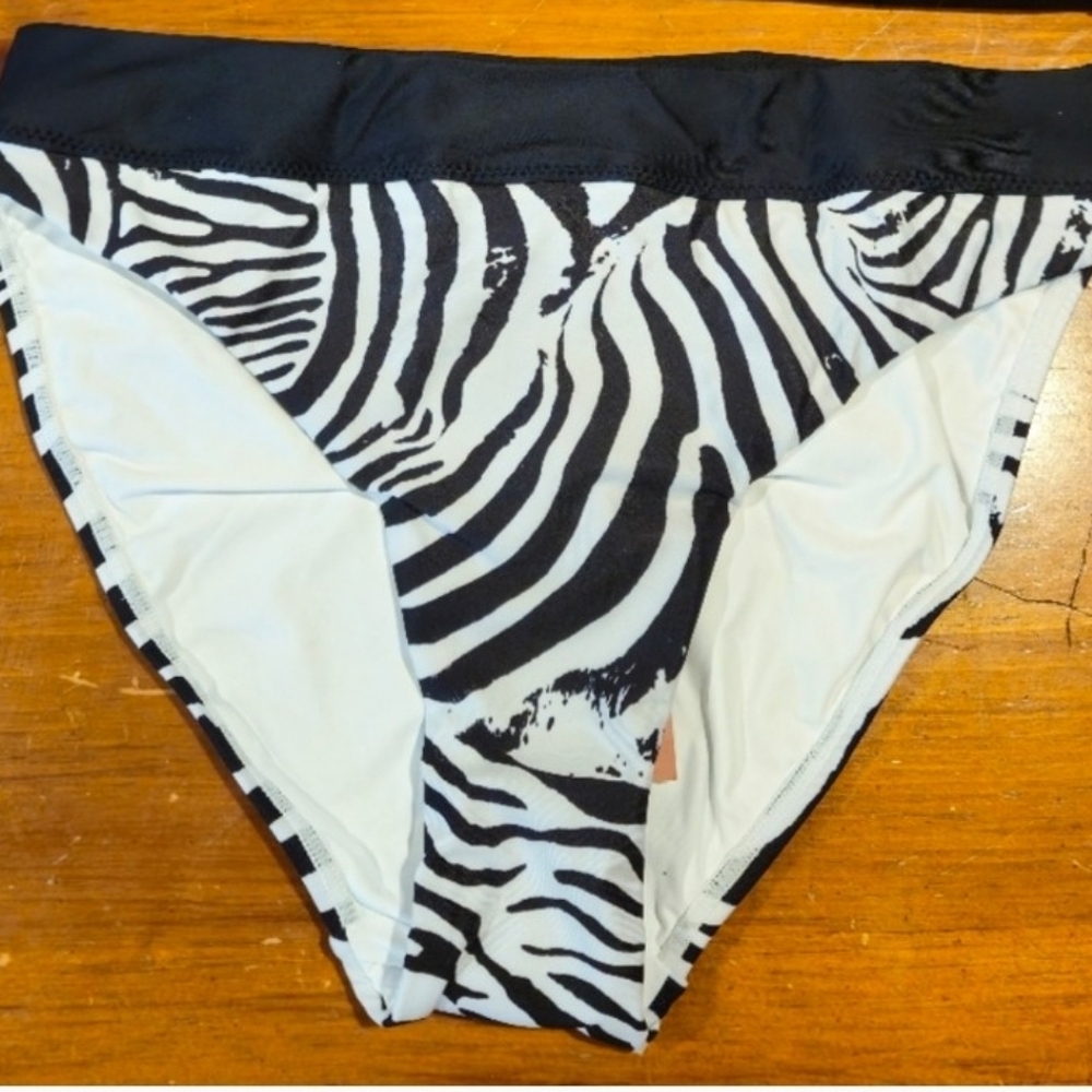 NWT PilyQ PQ Swim Black Gwen Chain Top Zebra High Waist Bikini Set Small - Picture 9 of 12